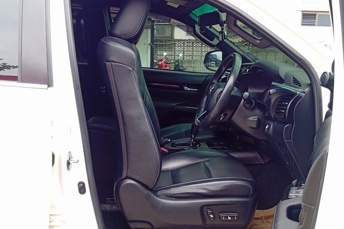 ROCCO PRE 2019 2.8G AT DOUBLE CAB WHITE  34 full