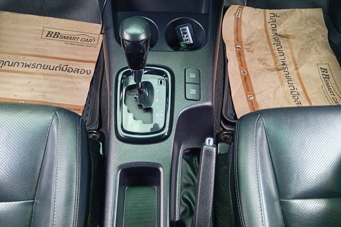 ROCCO PRE 2019 2.8G AT DOUBLE CAB WHITE  34 full