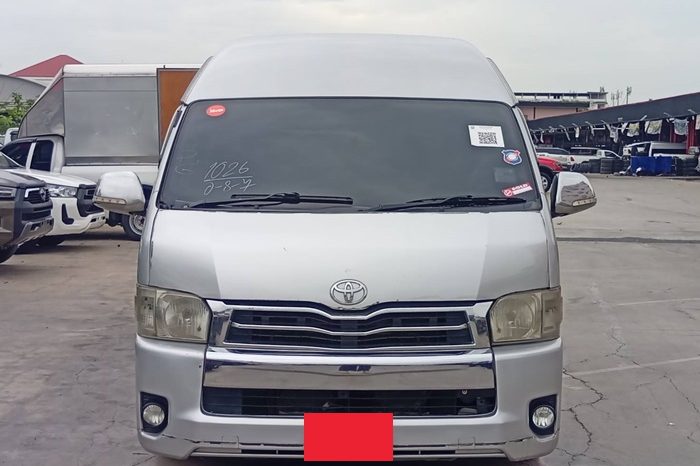 TOYOTA 2WD 2018 3.0 AT COMMUTER SILVER  3487 full