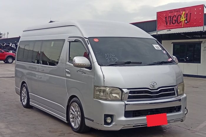 TOYOTA 2WD 2018 3.0 AT COMMUTER SILVER  3487 full