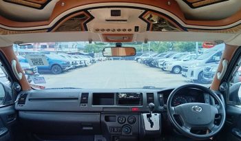 TOYOTA 2WD 2018 3.0 AT COMMUTER SILVER  3487 full