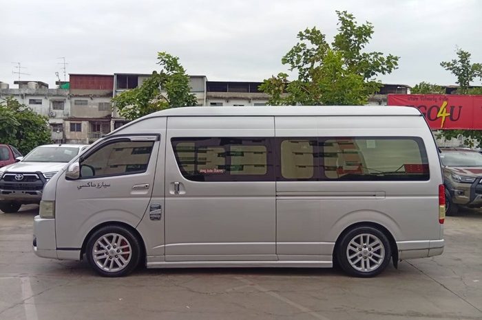 TOYOTA 2WD 2018 3.0 AT COMMUTER SILVER  3487 full