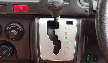 TOYOTA 2WD 2018 3.0 AT COMMUTER SILVER  3487 full