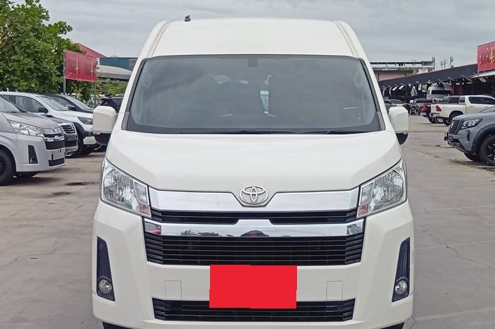 TOYOTA 2019 2WD 2.8 MT COMMUTER WHITE  2457 full