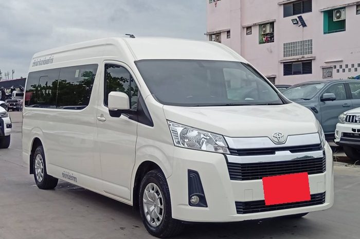 TOYOTA 2019 2WD 2.8 MT COMMUTER WHITE  2457 full