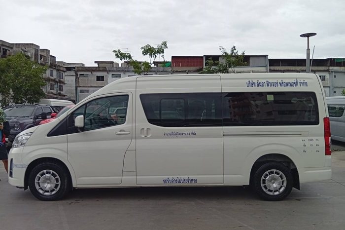 TOYOTA 2019 2WD 2.8 MT COMMUTER WHITE  2457 full
