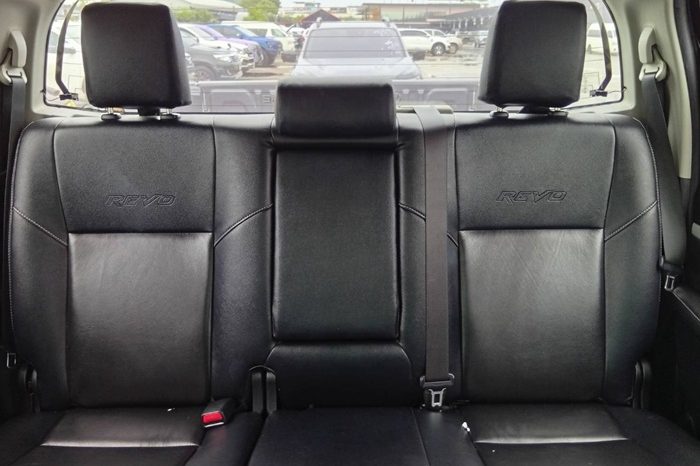 REVO PRE 2018 2.4E AT DOUBLE CAB SILVER  5193 full