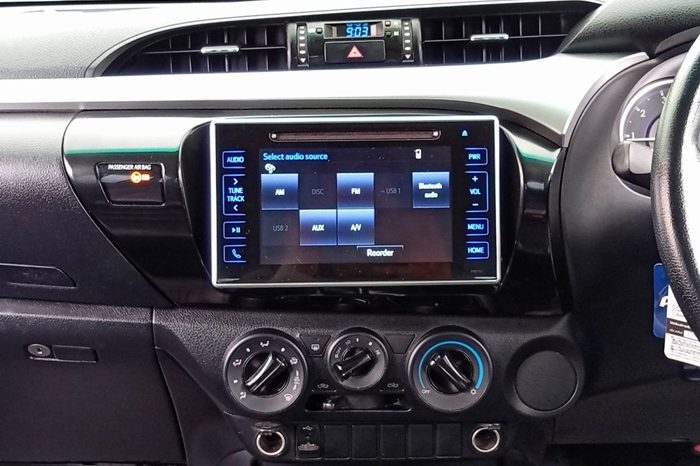 REVO PRE 2018 2.4E AT DOUBLE CAB SILVER  5193 full