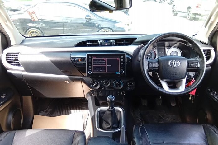 REVO 4WD 2021 2.4E MT DOUBLE CAB SILVER  8646 full