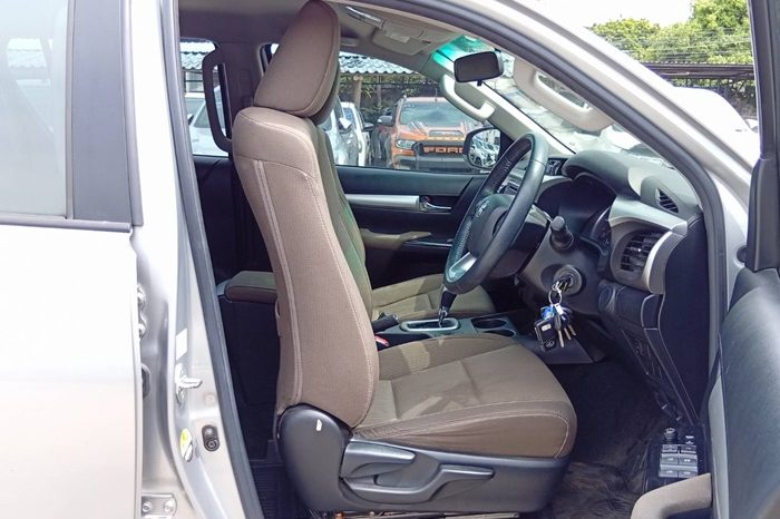 REVO PRE 2017 2.4E AT DOUBLE CAB SILVER  4941 full