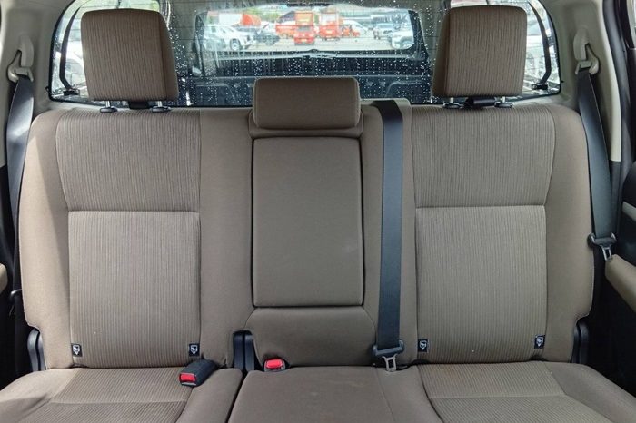 REVO PRE 2017 2.4E AT DOUBLE CAB SILVER  4941 full