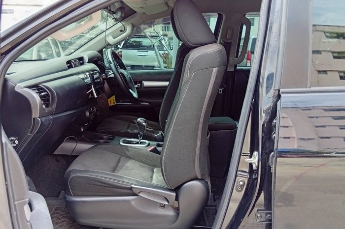 REVO PRE 2019 2.4E AT DOUBLE CAB BLACK  6762 full