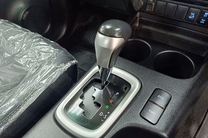 REVO 4WD 2022 2.8G AT DOUBLE CAB SILVER  9913 full