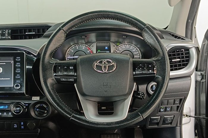 REVO 4WD 2022 2.8G AT DOUBLE CAB SILVER  9913 full