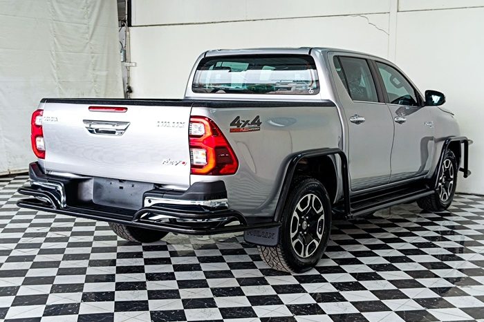 REVO 4WD 2022 2.8G AT DOUBLE CAB SILVER  9913 full