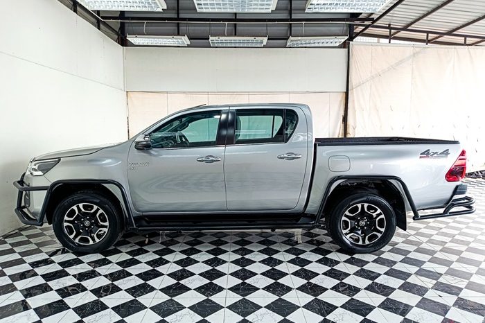 REVO 4WD 2022 2.8G AT DOUBLE CAB SILVER  9913 full