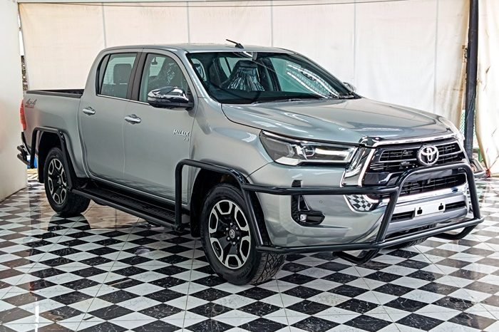 REVO 4WD 2022 2.8G AT DOUBLE CAB SILVER  9913 full