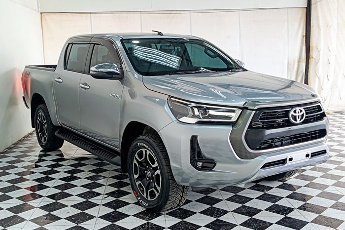 REVO 4WD 2021 2.4E MT DOUBLE CAB SILVER  2094 full