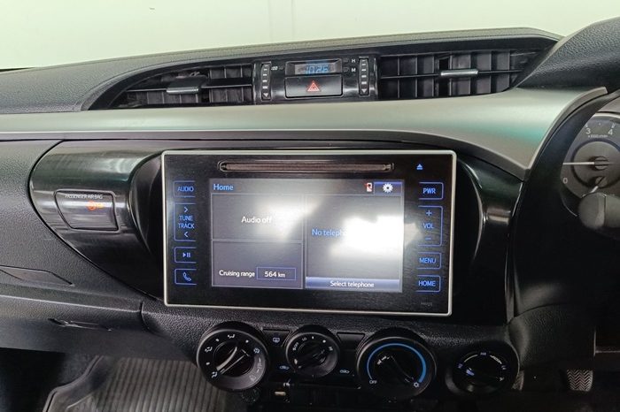 REVO 4WD 2020 2.4E MT SMART CAB SILVER  3700 full