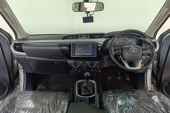 REVO 4WD 2020 2.4E MT SMART CAB SILVER  3700 full