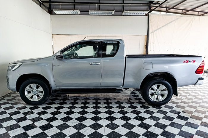 REVO 4WD 2020 2.4E MT SMART CAB SILVER  3700 full