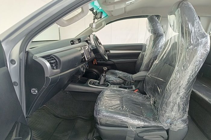 REVO 4WD 2020 2.4E MT SMART CAB SILVER  3700 full