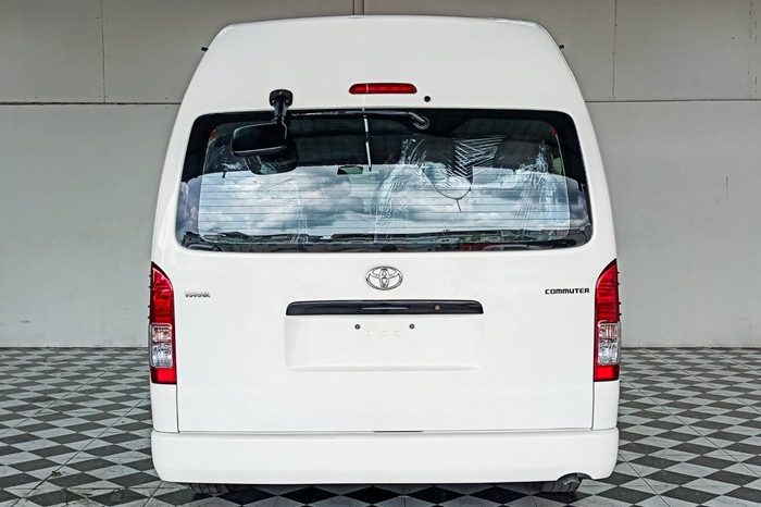 TOYOTA 2WD 2015 3.0 MT COMMUTER WHITE  7091 full