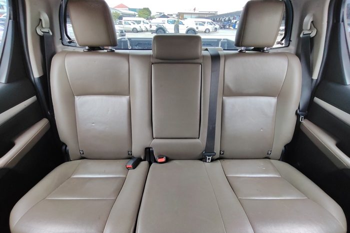 REVO 4WD 2016 2.8G AT DOUBLE CAB WHITE  3523 full