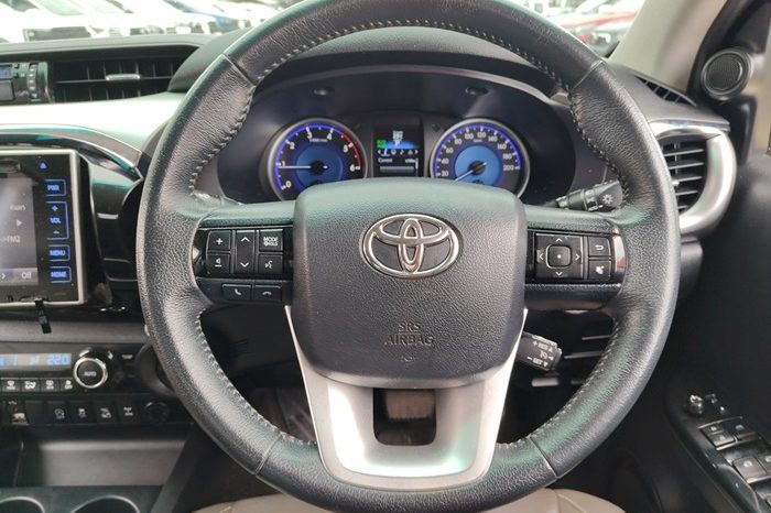 REVO 4WD 2016 2.8G AT DOUBLE CAB WHITE  3523 full