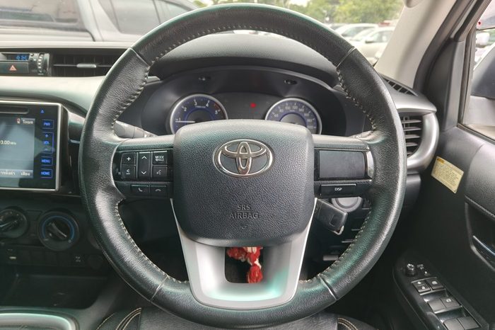 REVO 4WD 2018 2.4E MT DOUBLE CAB WHITE  5222 full