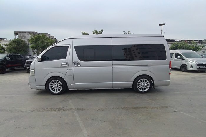 TOYOTA 2WD 2018 3.0 MT COMMUTER SILVER 4095 full