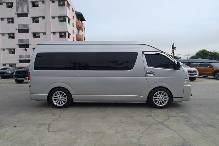 TOYOTA 2WD 2018 3.0 MT COMMUTER SILVER 4095 full