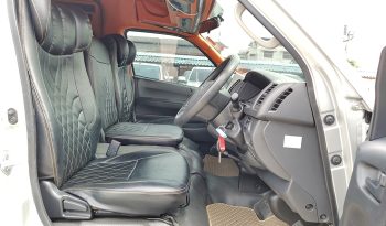 TOYOTA 2WD 2018 3.0 MT COMMUTER SILVER 4095 full