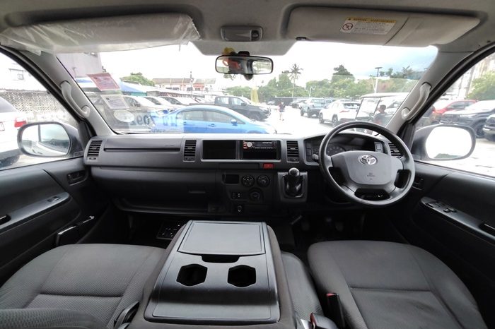 TOYOTA 2WD 2015 3.0 MT COMMUTER WHITE  7092 full