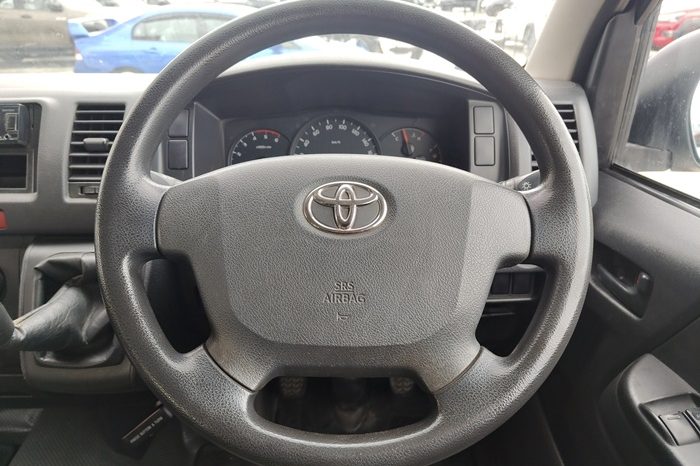 TOYOTA 2WD 2015 3.0 MT COMMUTER WHITE  7092 full