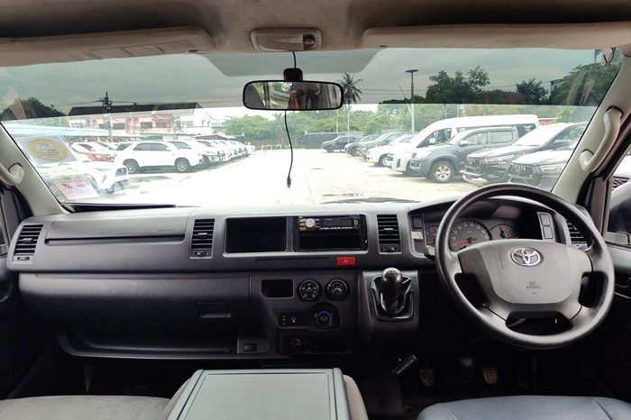 TOYOTA 2WD 2015 3.0 MT COMMUTER WHITE  7091 full