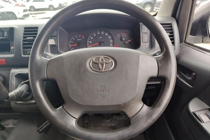 TOYOTA 2WD 2015 3.0 MT COMMUTER WHITE  7091 full