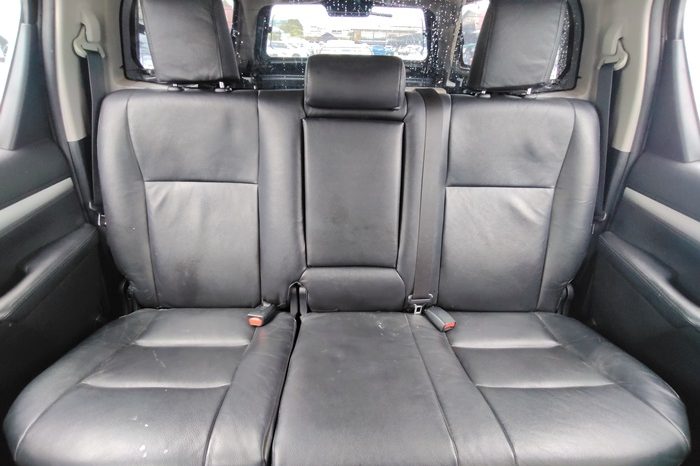 REVO 4WD 2021 2.4E MT DOUBLE CAB SILVER  8644 full