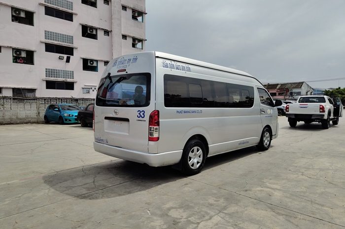 TOYOTA 2WD 2016 3.0 MT COMMUTER SILVER 1410 full