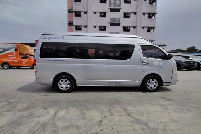 TOYOTA 2WD 2016 3.0 MT COMMUTER SILVER 1410 full