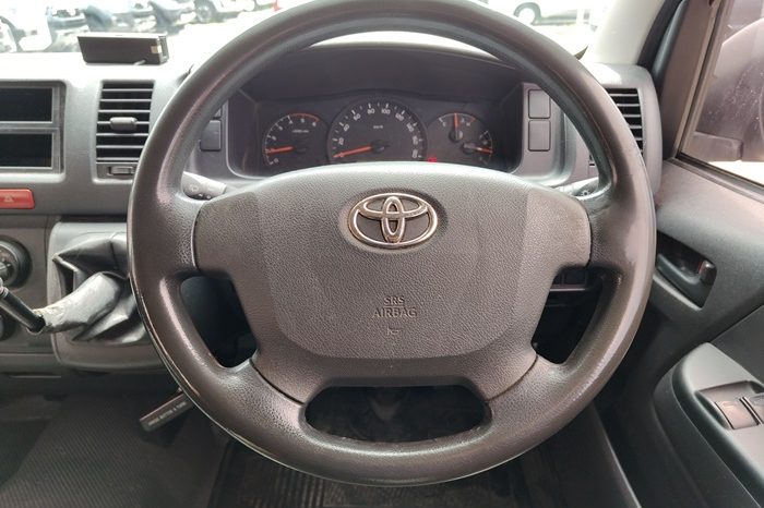 TOYOTA 2WD 2016 3.0 MT COMMUTER SILVER 1410 full
