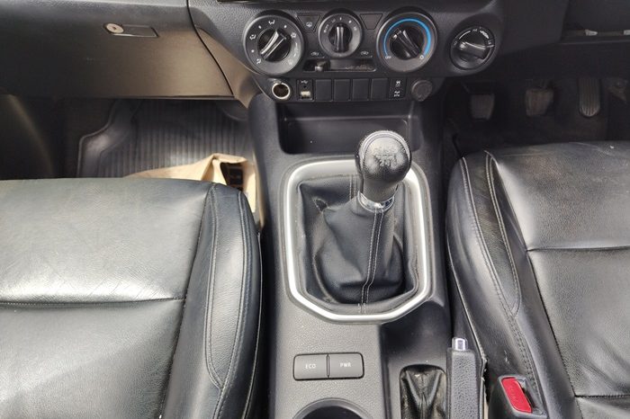 REVO 4WD 2022 2.4E MT DOUBLE CAB SILVER  1650 full