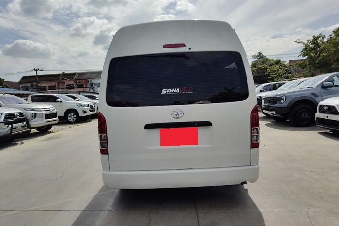 TOYOTA 2WD 2018 3.0 MT COMMUTER WHITE  7097 full