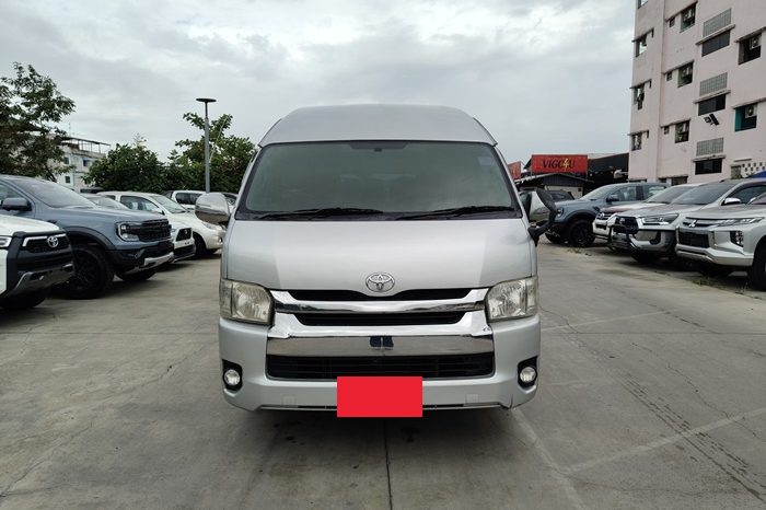 TOYOTA 2WD 2018 3.0 MT COMMUTER SILVER 8477 full
