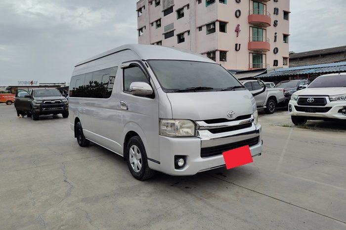 TOYOTA 2WD 2018 3.0 MT COMMUTER SILVER 8477 full