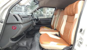 TOYOTA 2WD 2018 3.0 MT COMMUTER SILVER 8477 full