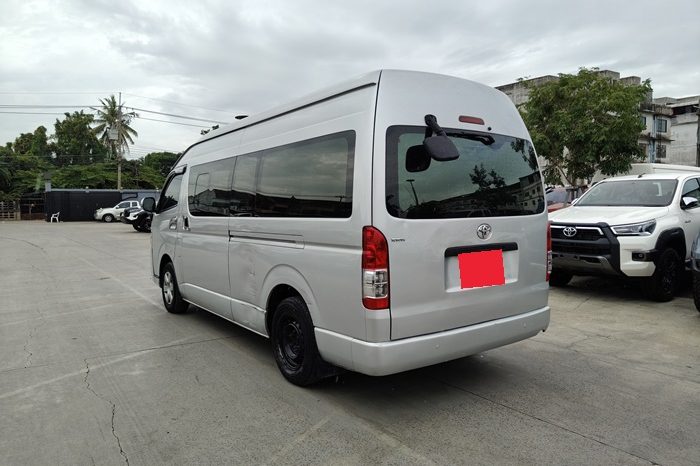 TOYOTA 2WD 2018 3.0 MT COMMUTER SILVER 8477 full