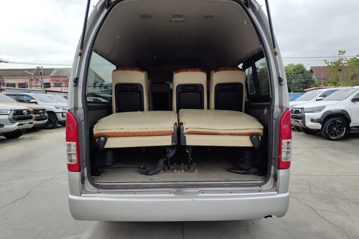 TOYOTA 2WD 2018 3.0 MT COMMUTER SILVER 8477 full