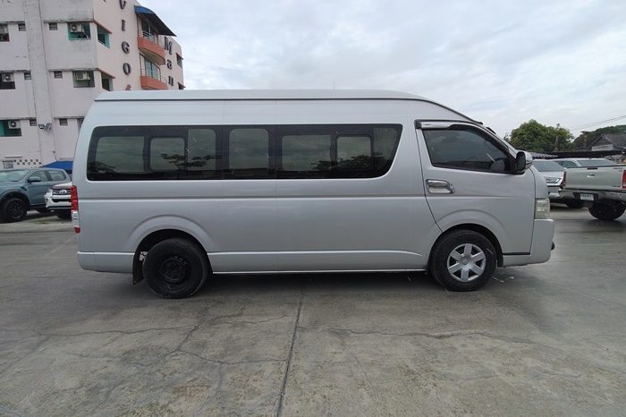 TOYOTA 2WD 2018 3.0 MT COMMUTER SILVER 8477 full