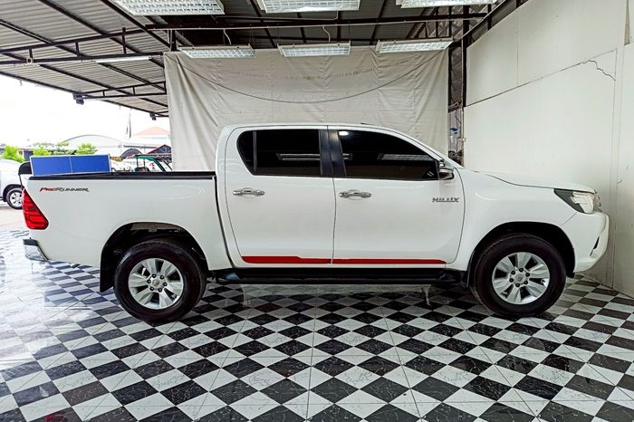 REVO PRE 2018 2.4E AT DOUBLE CAB WHITE  1367 full
